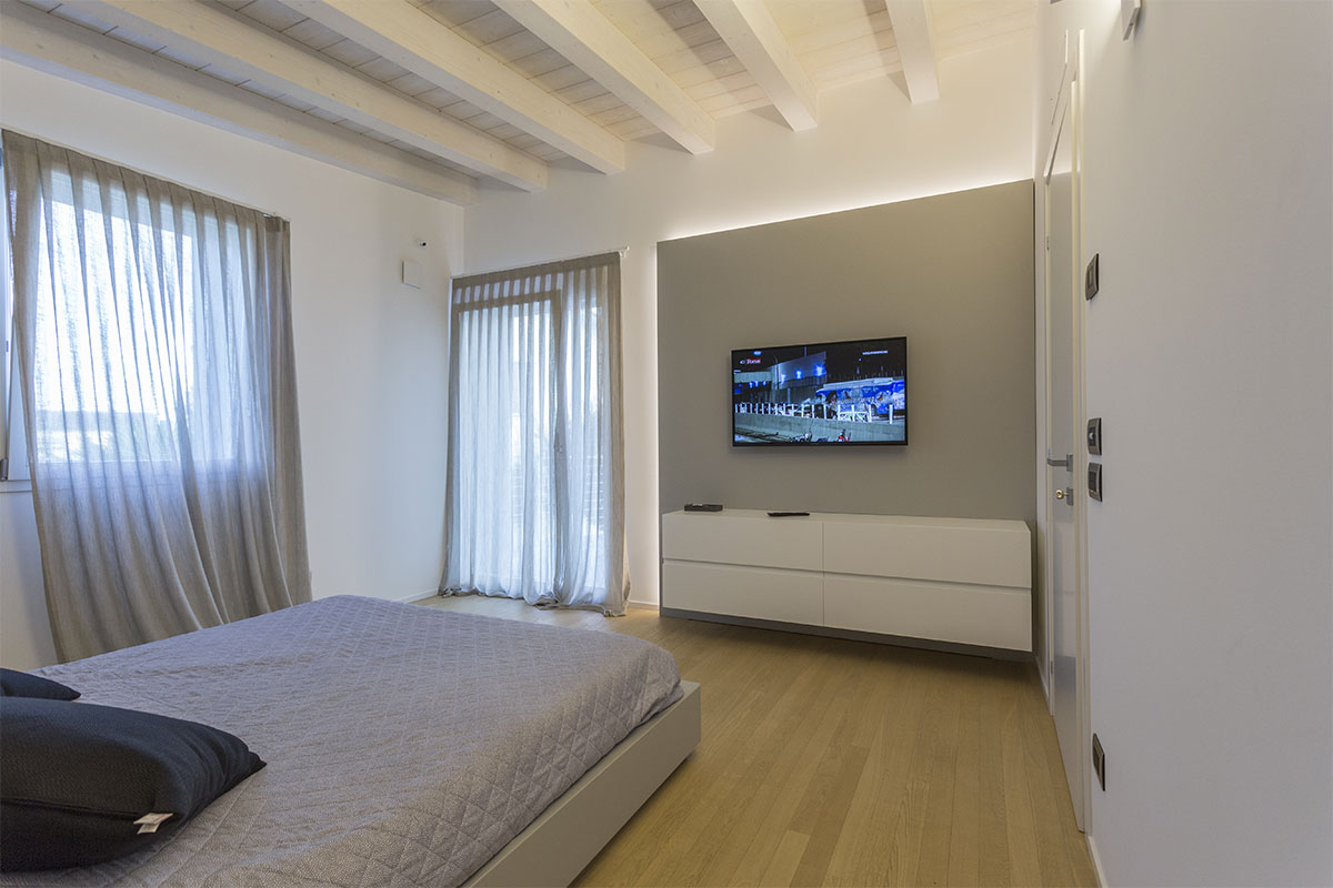 letto-con-testata-vani-portaoggetti-su-misura-227-8