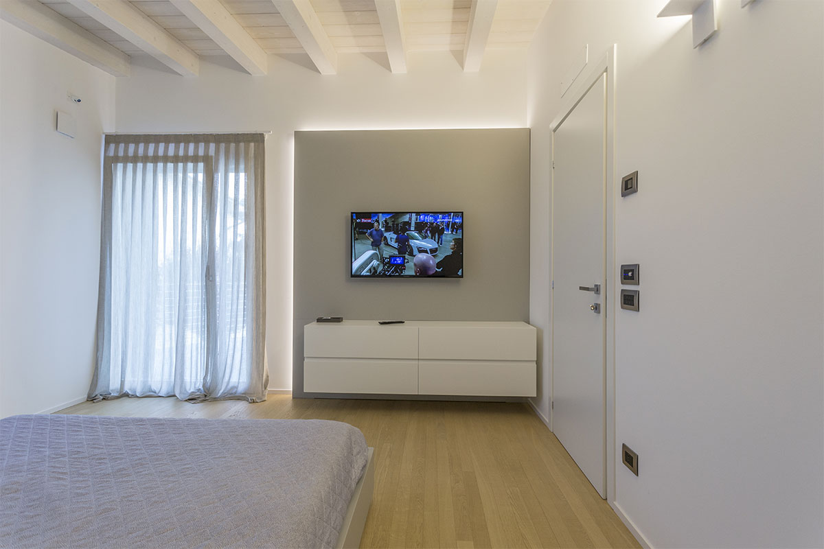 letto-con-testata-vani-portaoggetti-su-misura-227-9