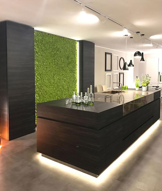 Cucina Isola con Parete Attrezzata