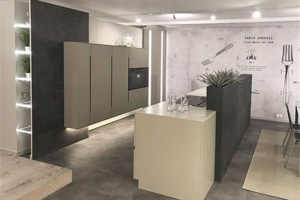 Cucina su misura laccata e ardesia