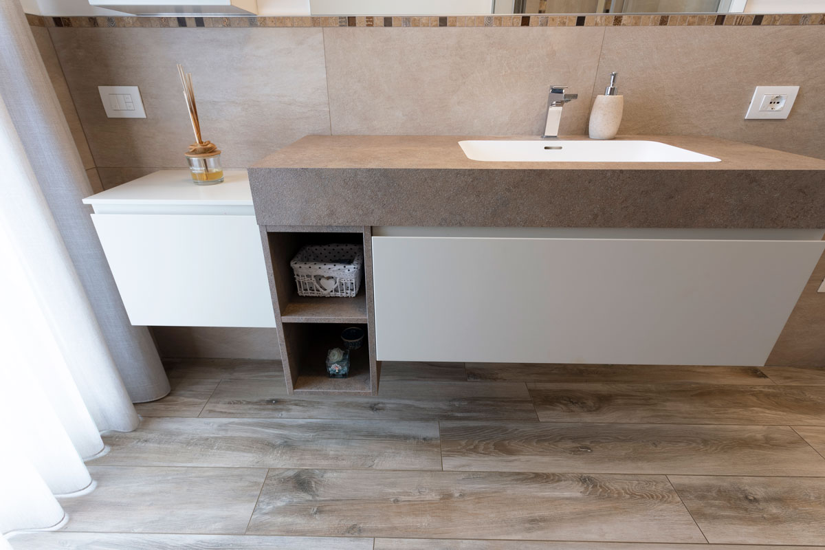 arredo-bagno-moderno-effetto-pietra-6