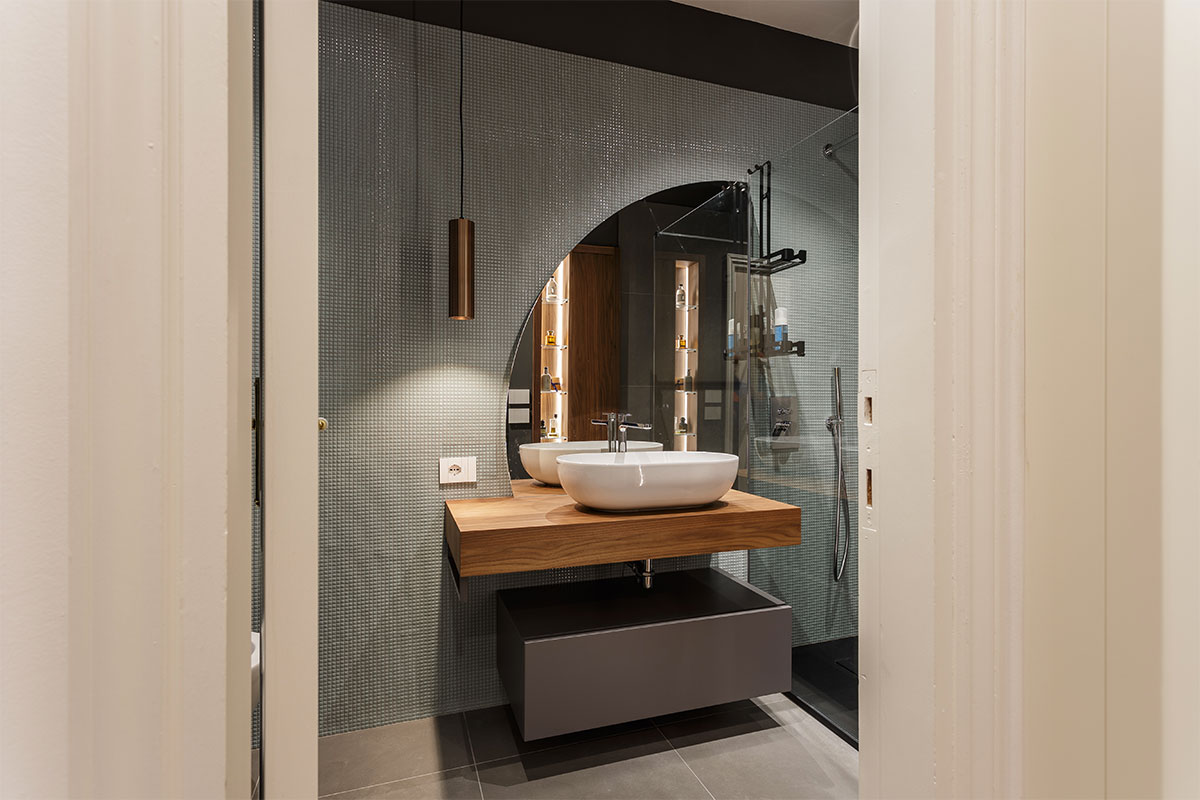 arredo-bagno-moderno-legno-su-misura-1