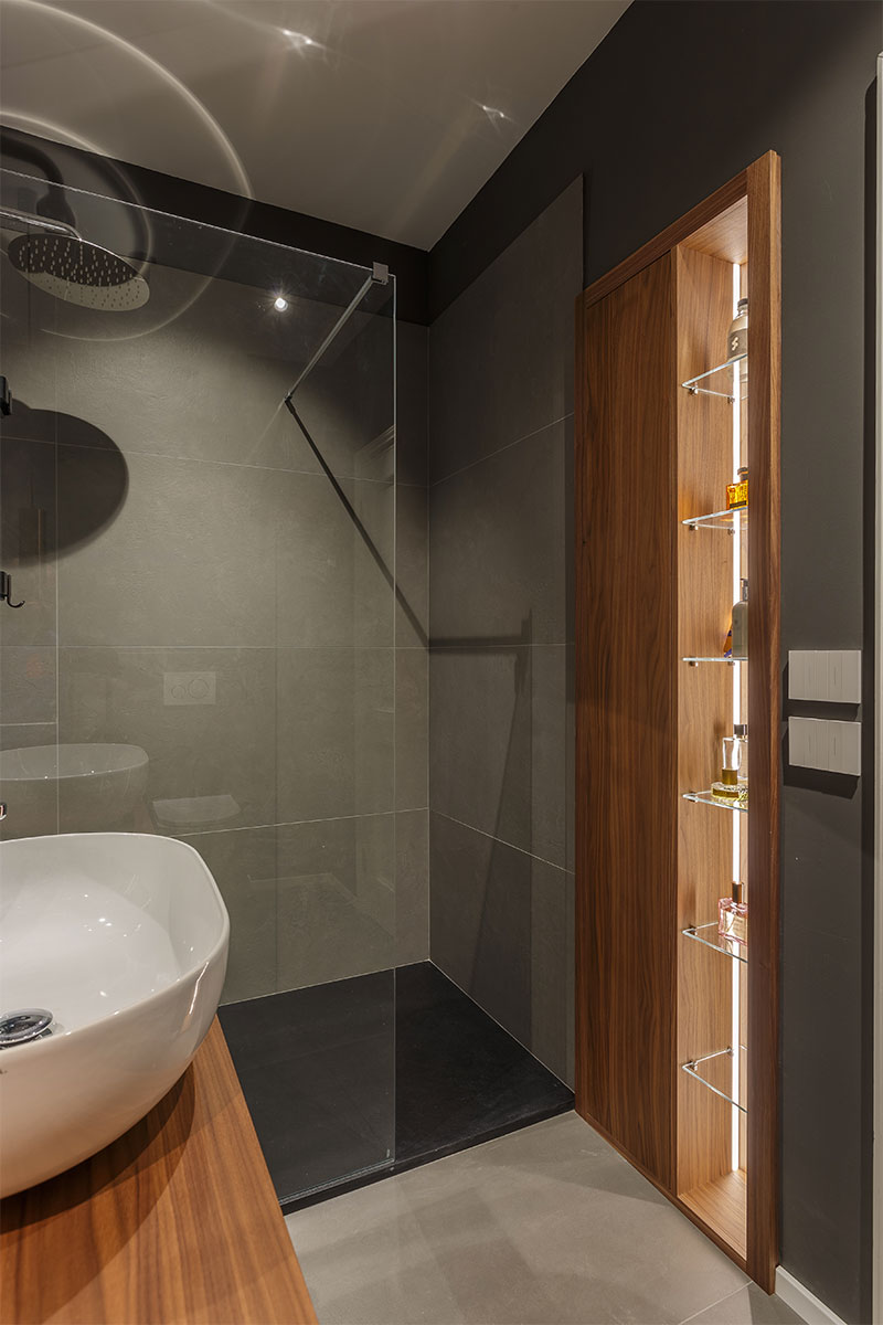 arredo-bagno-moderno-legno-su-misura-3