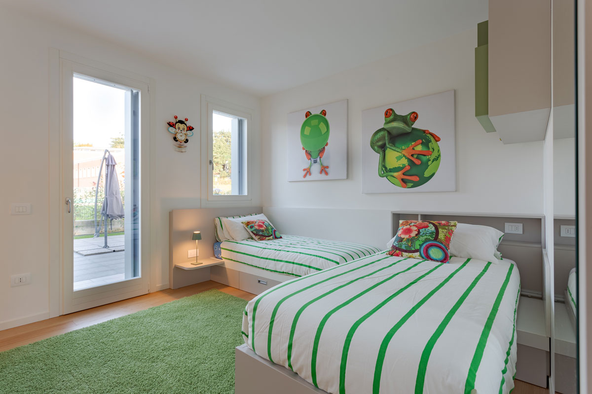 cameretta-bambini-moderna-laccata-su-misura-1