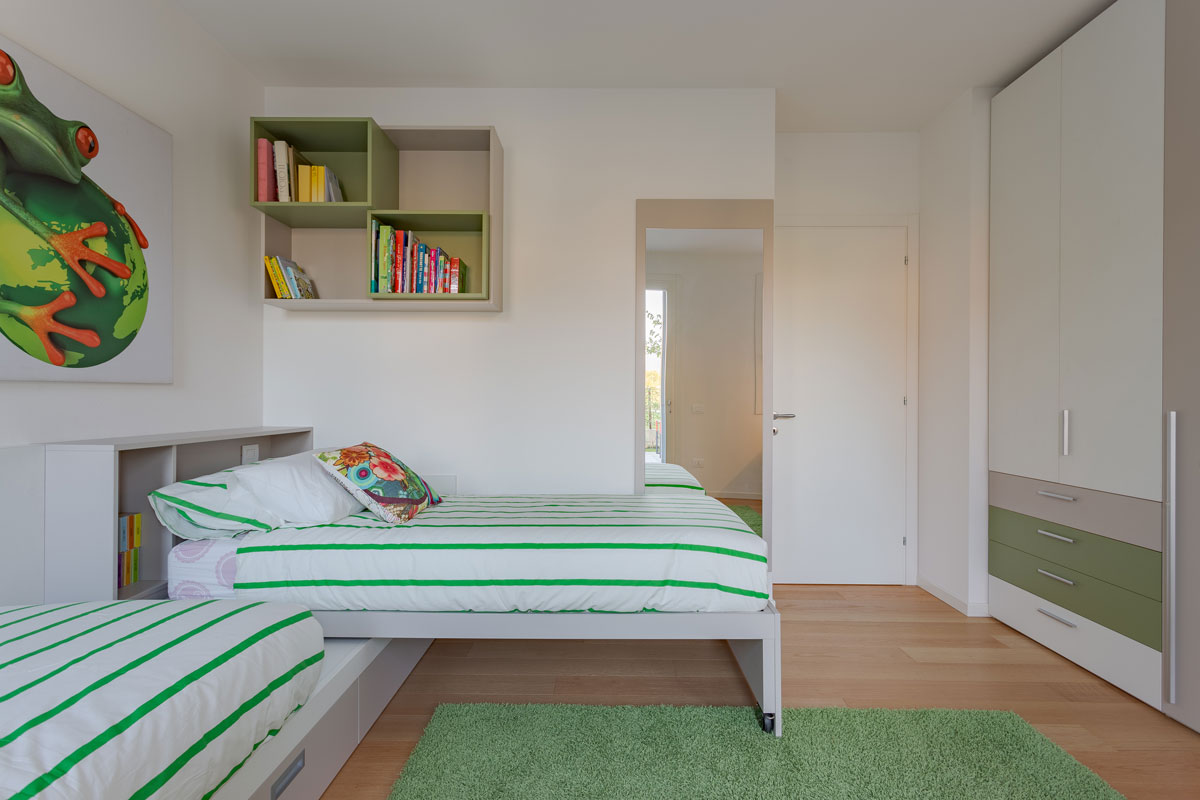 cameretta-bambini-moderna-laccata-su-misura-4