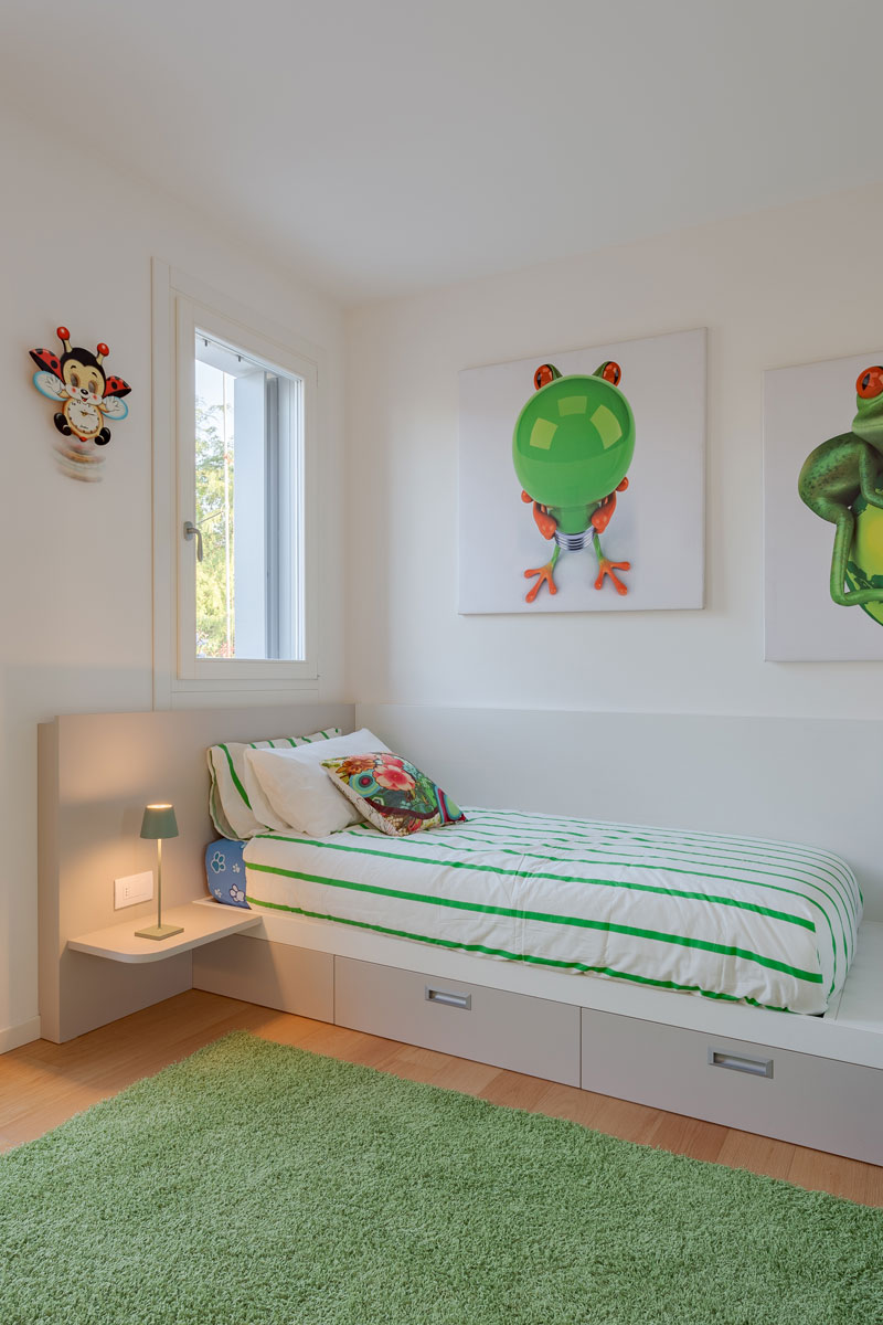 cameretta-bambini-moderna-laccata-su-misura-5