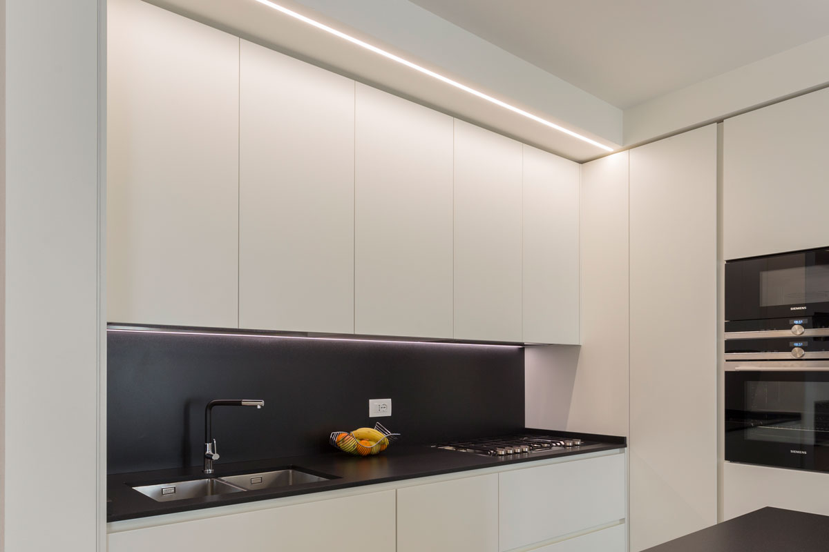 mobili-su-misura-zona-giorno-black-white-58-3