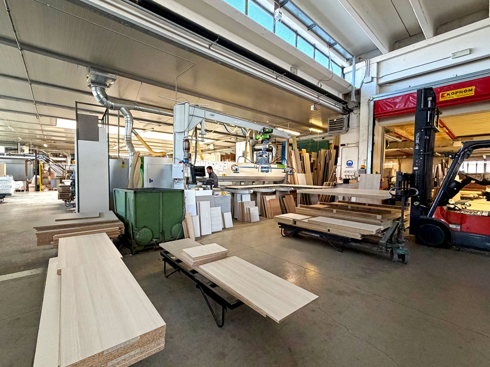 Interno fabbrica di arredamento contract per hotel